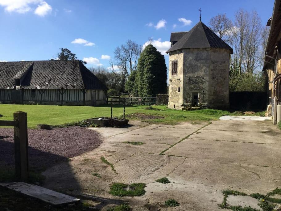 La Ferme Du Chateau Fauguernon Exterior foto