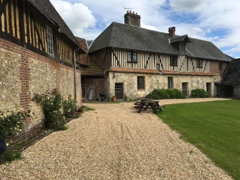 La Ferme Du Chateau Fauguernon Exterior foto